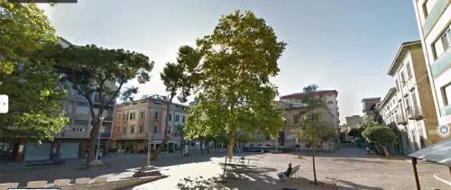 "Non ti do la sigaretta": e il nigeriano gli rompe una gamba