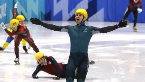 Steven Bradbury festeggia l'oro più inaspettato d sempre 