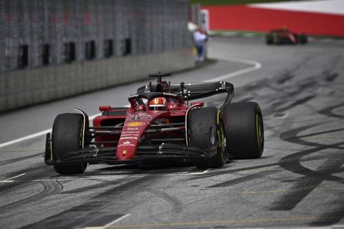 Formula Uno, Leclerc trionfa in Austria. Ritiro amaro per Sainz (in fiamme)
