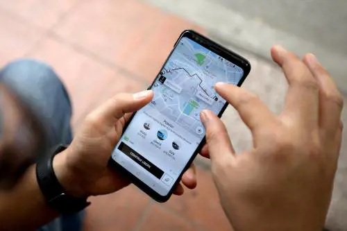 "Pressioni e leggi violate": l'inchiesta Uber files travolge Macron