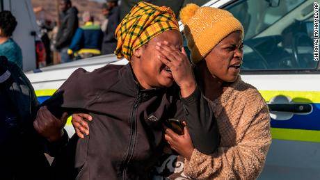 Sudafrica, notte di sangue. Due sparatorie, 19 morti