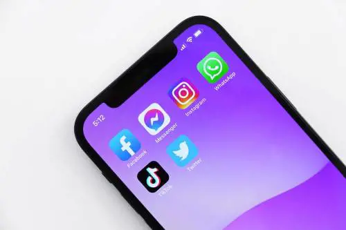 Ecco come staccarsi dai social network: la guida