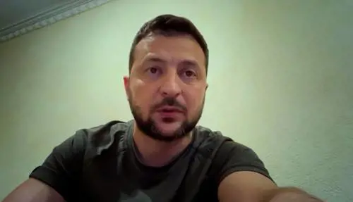 Spunta l'hashtag #ZelenskyCriminalWar. Così la guerra si sposta sui social