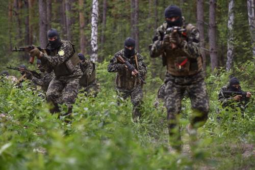 Lo Zar stringe la morsa sul Donbass: pronto l'assedio alla roccaforte di Kiev