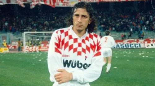 Igor Protti con la maglia del Bari 