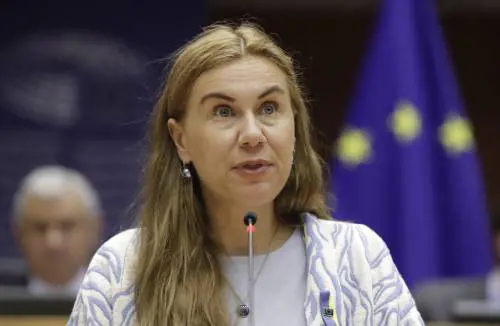 Elettricità, prezzi in volo a 400 euro. Le imprese pagano 30 miliardi in più