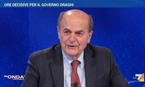 "Ha ragione...". Bersani difende Conte e strizza l'occhio ai 5S