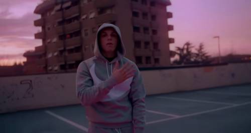 Il rapper Rhove nei guai per il video blocca traffico