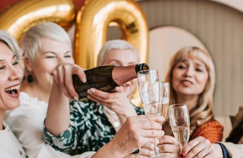 Feste a tema, viaggi e regali: i 60 anni si vivono una volta sola