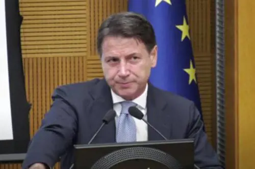 Conte si riprende dopo il ricovero ma non ha linea. I suoi: "Ascoltiamo e poi decidiamo"
