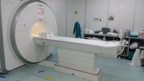 Risonanza tra quattro mesi o esame a pagamento in due giorni: l’odissea di un malato di sclerosi