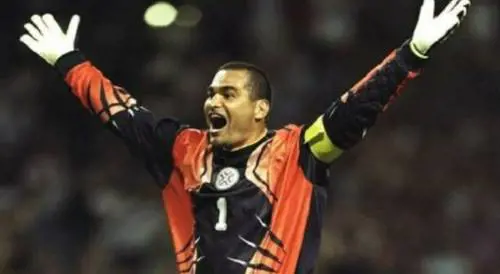 Chilavert esulta dopo un gol 