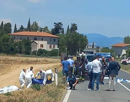 Malore in auto e sbandata: strage di ciclisti amatoriali