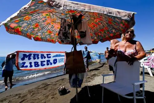  Spiagge libere: blitz dei volontari per la "presa della Battigia"