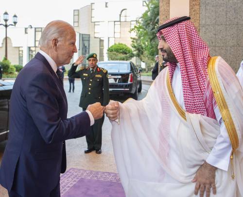 Incontro Biden-Bin Salman (ma niente stretta di mano)