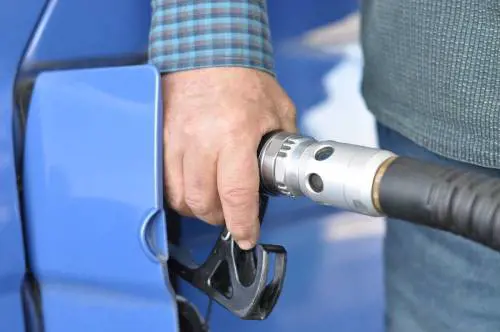 Pompa di benzina: ecco il trucco per risparmiare