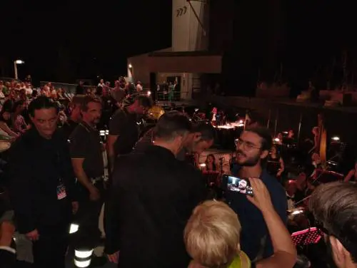 Lo striscione e le catene: la protesta dei "no-gas"