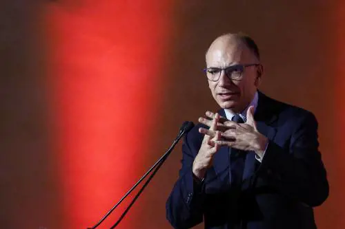 "Imbarazzante, una cafonata". I dem bocciano la campagna social di Letta