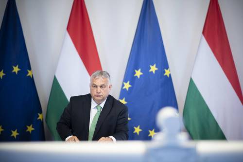 La Ue minaccia di tagliare 7,5 miliardi di fondi a Orbán