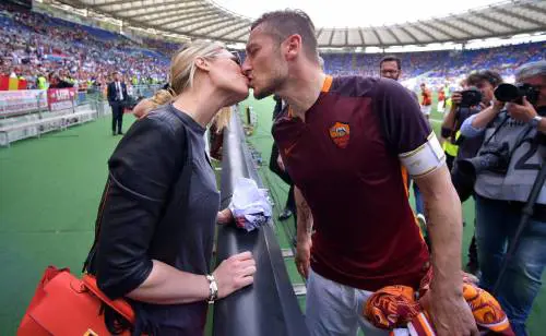 "È successo qualcosa di grave...". La rivelazione su Totti e Ilary
