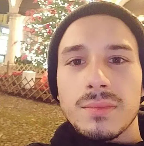 Adriano scompare sul cammino di Santiago: la video chiamata, l'uomo del telefono e il conto prosciugato