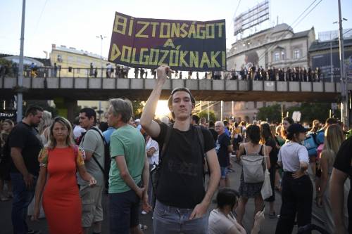 Budapest, migliaia in piazza. Esplode la rabbia anti Orbán