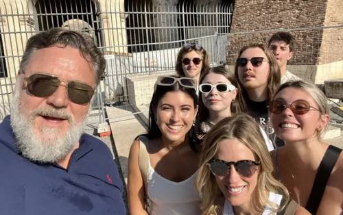 "Il mio vecchio ufficio...": Russell Crowe a sorpresa a Roma