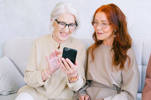 Puzzle, carte e cultura generale: le migliori app di gioco per over 60