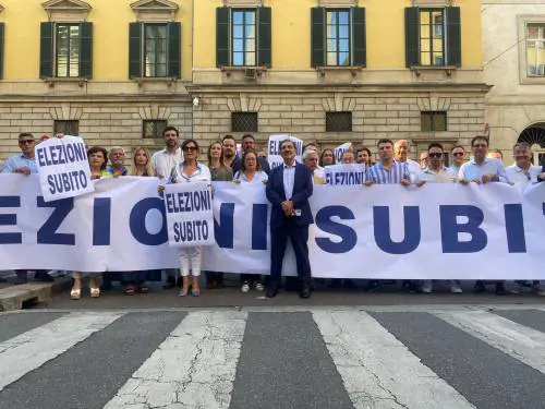 Piazze divise su SuperMario. "Deve restare". "No, voto subito"