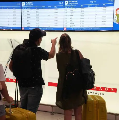 Trasporto aereo, la normalità è ancora lontana. Disservizi, cancellazioni e prezzi su del 21%