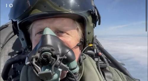 BoJo in versione Top Gun: in volo sull'Eurofighter per salutare la fine del mandato