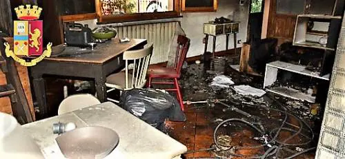 L'appartamento dopo l'incendio per il quale è stato accusato il tunisino