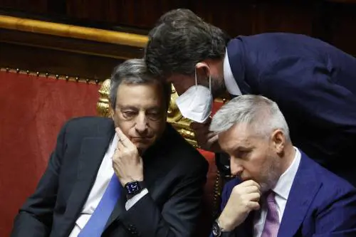 "Si è frantumato il patto che ci teneva insieme". Il centrodestra si astiene sulla fiducia 
