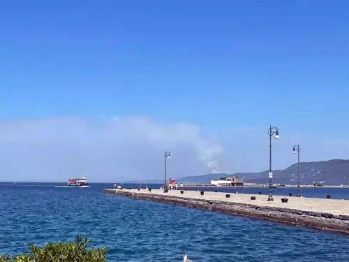 L'Italia brucia, Trieste isolata. In Toscana 20 roghi in 24 ore