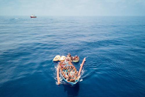 La bomba migranti che incombe sull'Europa: i rischi per i prossimi mesi
