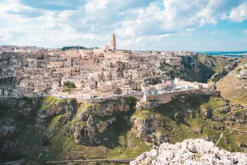 Matera, la leggenda del carretto e la processione tra i Sassi