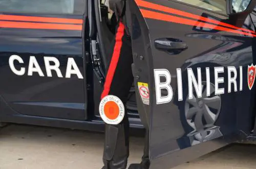 Una volante dei carabinieri (foto di repertorio)