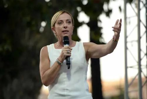 Migranti, Meloni tira dritto: "Serve il blocco navale"