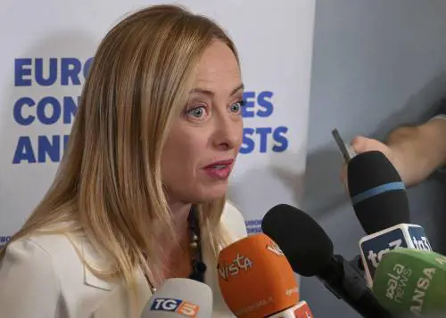Il centrodestra vola, gli azzurri in doppia cifra In tutti gli scenari possibili sarà maggioranza
