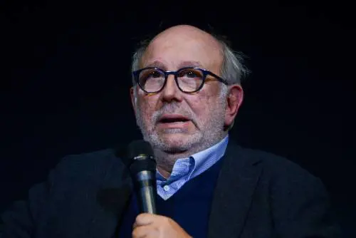 "Una balla il pericolo fascista. Ma la stampa è conformista"