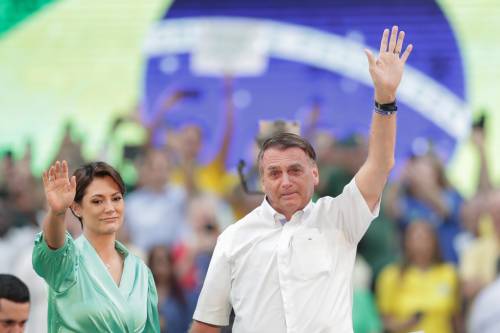Lady Bolsonaro sequestrati gioielli per 3,2 milioni