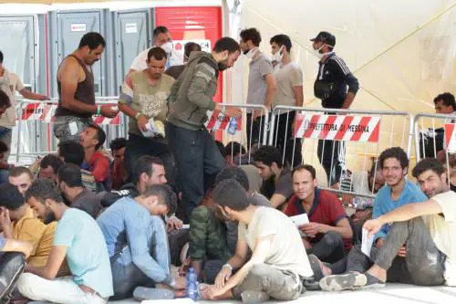 Sbarchi, degrado e violenze: tutte le colpe della sinistra