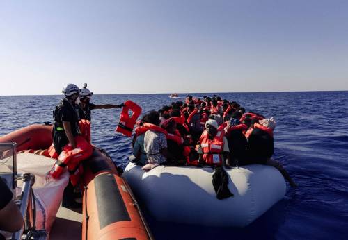 "A Lampedusa ci mettono le toppe i militari. Salvini? L'unico che ha fatto qualcosa"