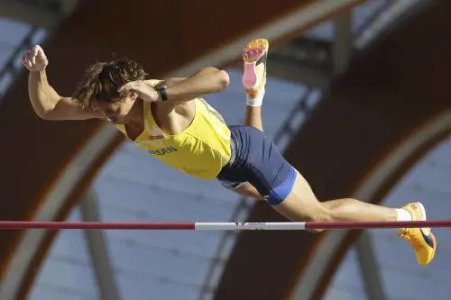 Un volo da record. E Duplantis salta al secondo piano di casa