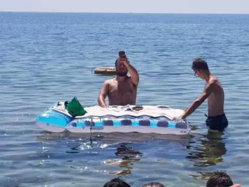 Un peccato "senza dolo". I giudici salvano il prete della Messa in mare