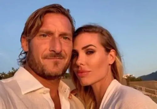 "Totti portava la figlia a casa di Noemi": la Blasi scopre il tradimento con un detective