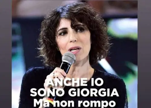 "Anche io sono Giorgia, ma....". La volgarità della cantante fa esaltare gli anti-Meloni