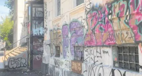 "Il Comune dà case MM alle famiglie di abusivi uscite dall'ex macello"