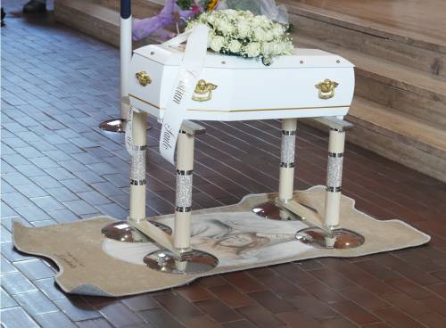 Sola. Nella vita e nella morte