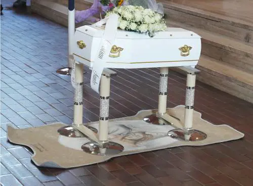 Sola. Nella vita e nella morte